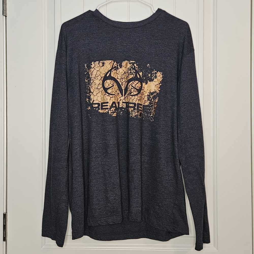 NWOT RealTree Long Sleeve T- Shirt